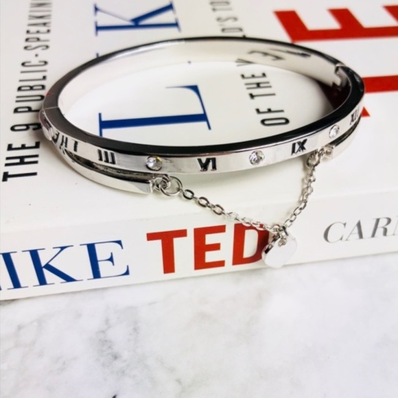 New! Roman Numeral Heart Drop Silver Bracelet - Picture 3 of 5